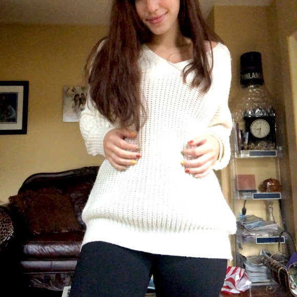White oversized sweater - Picture 3 of 4